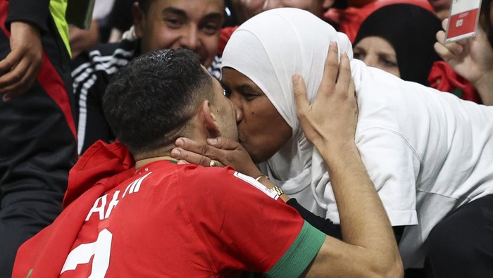 AL RAYYAN, QATAR - DECEMBER 06: Achraf Hakimi of Morocco is seen with a fan at full time during the FIFA World Cup Qatar 2022 Round of 16 match between Morocco and Spain at Education City Stadium on December 06, 2022 in Al Rayyan, Qatar. (Photo by Ian MacNicol/Getty Images)