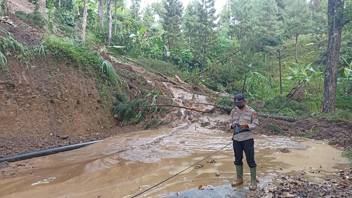 Akses Trenggalek-Bendungan Terputus dampak longsor 3 titik