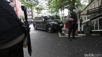 Polisi juga memperketat penjagaan di Polres Jakarta Selatan.  