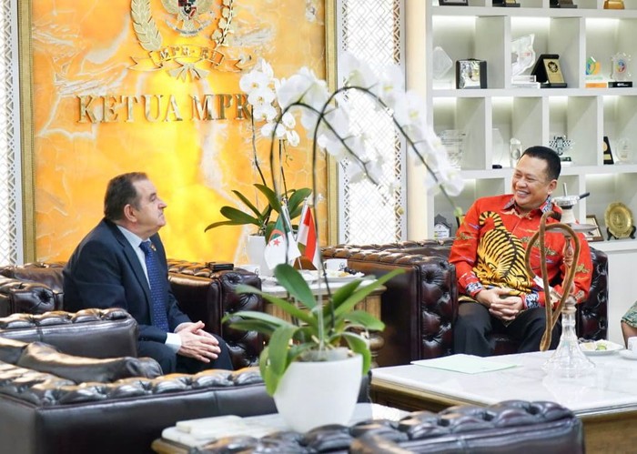 Ketua MPR RI Bambang Soesatyo bersama Duta Besar Aljazair untuk Indonesia H.E. Mr. Lahcene Kaid Slimane