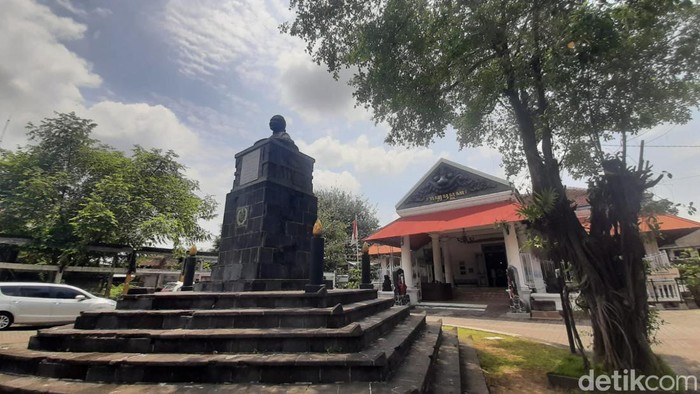 Bangunan Museum Radya Pustaka Solo.
