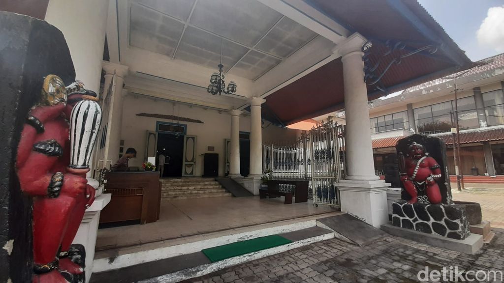 Bangunan Museum Radya Pustaka Solo.
