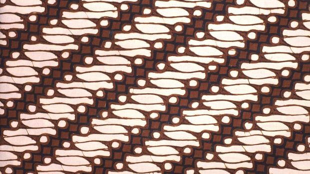 Detail of a batik kain with a variant of the scrolled parang motif once restricted to royal use, Indonesia. Javanese. 20th c Yogyakarta, Java. (Photo by Werner Forman/Universal Images Group/Getty Images)