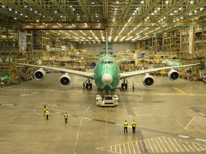Potret Pesawat Jumbo B747 Terakhir Keluar Pabrik