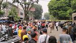 Suasana Pascaledakan Bom Bunuh Diri di Polsek Astana Anyar