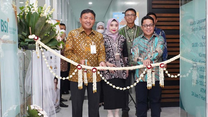 BSI bersinergi dengan PT Pelindo. Mereka membuka Kantor Cabang Pembantu (KCP) Jakarta Pelindo Tower.