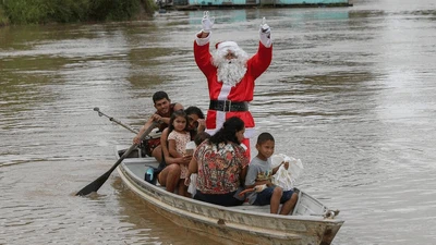 Bukan Rusa, Ini Kendaraan Santa-santa di Berbagai Belahan Dunia