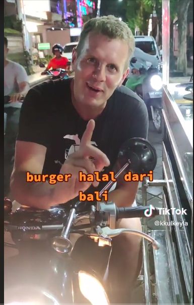 Bule jualan burger