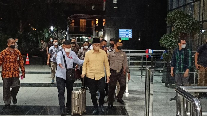 Bupati Bangkalan Abdul Latif Amin Imron tiba di KPK
