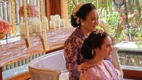 Chelsea Islan melakukan prosesi siraman sesuai dengan adat Jawa. Foto: dok. Instagram chelseaislanfc.mks