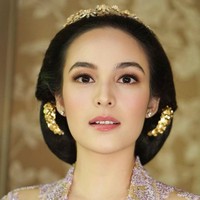 Siraman akan dilanjutkan dengan Malam Midodareni. Foto: Instagram/@thebridestory @iluminen @evalovira @chelseaislanfc.mks