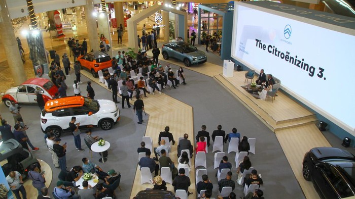 CitroΓ«n Kenalkan 3 Mobil Baru, Harga Mulai Rp 225 Juta CitroΓ«n melakukan gebrakan di akhir 2022 dengan peluncuran beberapa model baru sekaligus. Tak tanggung- tanggung, ada tiga model baru yang diperkenalkan di Indonesia, yakni C3, C5 Aircross, hingga mobil listrik Γ«-C4.