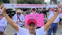Mereka meminta Menteri Koperasi dan UKM, Teten Masduki agar dapat menjadi perpanjangan tangan negara dalam mengurus Badan Usaha Koperasi secara benar bukan melempar tanggung jawab kepada lembaga negara lainnya.