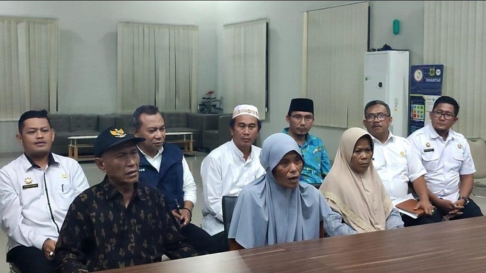 Dua wanita mengaku Imam Mahdi dan Ratu Adil dipertemukan dengan sejumlah tokoh agama di Bogor.