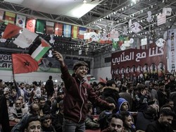 Warga Palestina berkumpul di Gaza untuk menyaksikan laga antara Maroko lawan Spanyol.  