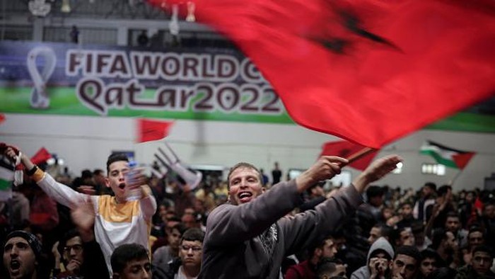 Palestinians fans watch the match between Morocco and Spain during the Qatar 2022 World Cup football in Gaza City, on December 6,2022. (Photo by Sameh Rahmi/NurPhoto via Getty Images)