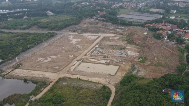 Foto udara suasan pembangunan proyek apartemen Meikarta Distrik 2 di di Cibatu, Cikarang, Kabupaten Bekasi, Rabu (7/12/2022). (վ/Andrean Kristianto)