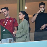 Portugal vs Swiss bukanlah pertandingan Ronaldo pertama yang ditonton Georgina Rodriguez. Sebelumnya Georgina juga hadir di bangku penonton saat Portugal melawan Korea Selatan.Foto: Getty Images