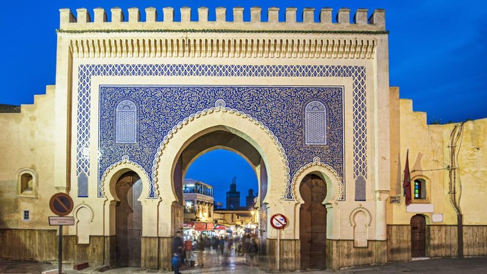 Gerbang Bab Bou Jeloud di Fez, Maroko