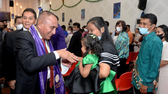 Gubsu Edy Rahmayadi saat menghadiri Natal  jemaat Gereja Pantekosta Tabernakel