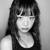 “Gucci mengumumkan #HANNI, personel grup #NewJeans sebagai Brand Ambassador terbaru menjelang acara #GucciCosmogenieSeoul pada 1 November. @NewJeans_ADOR #AlessandroMichele,” tulis pihak Gucci lewat akun Twitter @gucci. Foto: Instagram