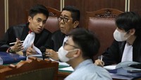Henry melanjutkan, kliennya hanya menerima dan menandatangani Surat Kuasa Khusus dari Direktur ASLI RI tentang mengikuti proses procurement atau registrasi untuk menjadi sebagai vendornya klien dari ASLI RI dan menandatangani dokumen terkait proses tersebut.