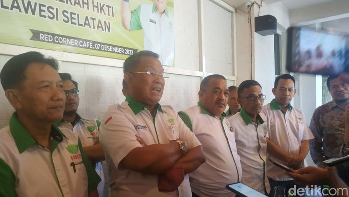HKTI Sulsel menolak rencana impor 500 ton beras pemerintah.