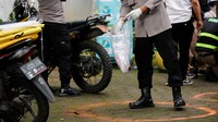 Ibrahim hanya menyebut bentuknya saja, namun terkait isi dan kandungan bom itu masih dalam penyelidikan.