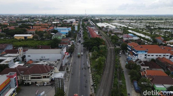 Jalan Poros Nasional seputar Stadion Surajaya Lamongan