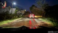 Foto: Jalan poros di Wajo yang rusak parah merupakan ruas jalan provinsi yang elintasi enam desa di Kecamatan Majauleng yakni, Rumpia, Bonto Tanre, Walanga, Temmabarang, Lawesso, dan Lamiku. (Agung Pramono/detikSulsel)