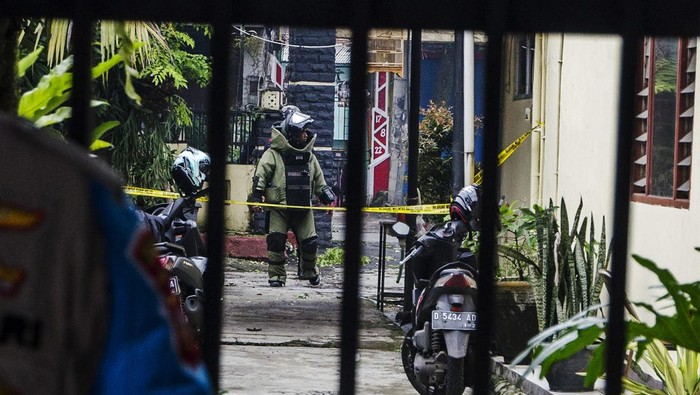 Aksi bom bunuh diri terjadi di Mapolsek Astana Anyar, Kota Bandung, Rabu (7/12/2022) pagi. Saat ini tim penjinak bom Polda Jabar sudah dikerahkan ke lokasi.