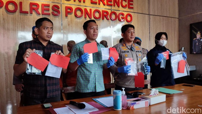 Kapolres Ponorogo AKBP Catur Cahyono Wibowo merilis sales motor gadungan