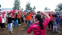 KONI Cianjur menggelar kegiatan social healing untuk korban gempa yang serentak dilaksanakan di 20 desa di Kecamatan Cugenang dan Kecamatan Cilaku, Cianjur, Minggu (4/1/2022). 