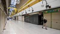 Mal yang dulunya terkenal sebagai satu-satunya Mal Bawah Tanah ini merupakan kawasan legendaris yang digandrungi anak muda tahun 90-an. Lokasinya pun terletak tepat di bawah Terminal Blok M, Jakarta Selatan, yang punya posisi sangat strategis sebagai jalur transit alat transportasi. Rengga Sancaya/detikcom