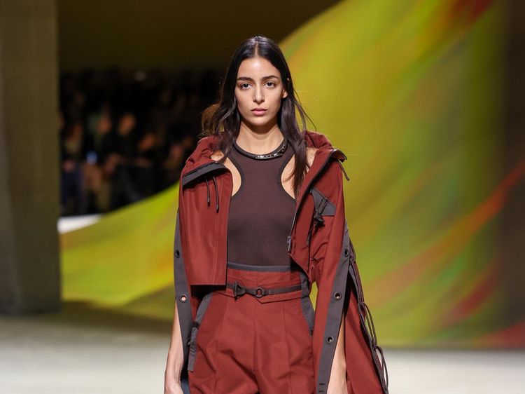 10 Koleksi Busana Hermes Spring/Summer 2023, Didominasi Warna Earth Tone