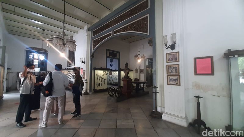 Koleksi Museum Radya Pustaka Solo.