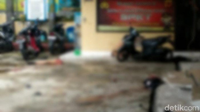 Kondisi Kantor Polsek Astana Anyar pascaledakan bom bunuh diri.