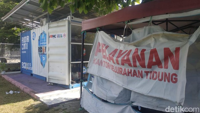 Kontainer Makassar Recover Center yang jadi kantor Kelurahan Tidung.
