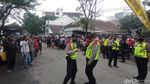 Suasana Pascaledakan Bom Bunuh Diri di Polsek Astana Anyar