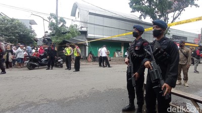 Suasana Pascaledakan Bom Bunuh Diri di Polsek Astana Anyar