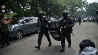 Polisi memastikan ledakan di Polsek Astana Anyar Kota Bandung tersebut memang bersumber dari bom.  