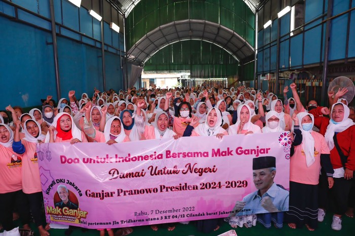 Emak Emak Relawan Di Jakarta Gaungkan Ganjar Presiden 2024