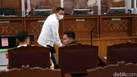 Dalam sidang ini, Eliezer didakwa bersama-sama dengan Ferdy Sambo, Putri Candrawathi, Kuat Maruf dan Bripka Ricky Rizal melakukan pembunuhan berencana terhadap Brigadir Nopriansyah Yosua Hutabarat. Eliezer disebut dengan sadar dan tanpa ragu menembak Yosua.