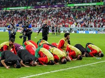 Kumpulan Momen Sujud Syukur Pemain Maroko, Berhasil Curi Perhatian Dunia