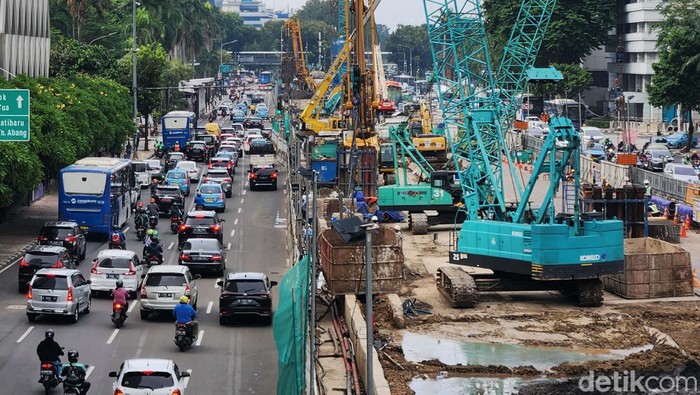 Pembangunan MRT Fase 2A Bundaran HI-Kota mencapai 16,84%. Pembangunan MRT Jakarta Fase 2A terbagi menjadi tiga bagian.