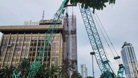 Sementara itu, untuk CP203 progresnya 19,8%. Progresnya berupa pekerjaan Diaphragm Wall telah selesai dilakukan, lalu penanganan tanah dan air terkontaminasi, serta sedang dilakukannya pekerjaan King Post.