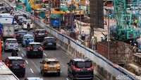 Sebagai informasi, dalam pengerjaan CP202 ini juga ditemukan adanya rel trem peninggalan zaman Belanda. Terkait hal tersebut, Direktur Utama MRT Jakarta Tuhiyat menyebutkan bahwa nantinya rel tersebut diberikan ke Pemerintah Provinsi DKI Jakarta.