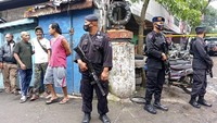 Dilaporkan identitas terduga pelaku bom bunuh diri di Polsek Astana Anyar, Kota Bandung sudah teridentifikasi. Terduga pelaku merupakan mantan napi teroris berinisial AS (34). (AP Photo/Ahmad Fauzan)