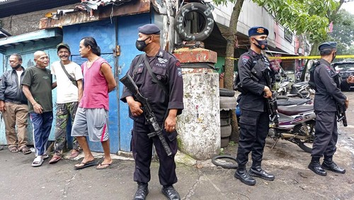 Police officers stand guard near a police station where an explosion went off in Bandung, West Java, Indonesia, Wednesday, Dec. 7, 2022. An unidentified attacker blew himself up outside a police station in Indonesia’s main island of Java on Wednesday in a latest of suicide attacks in the world’s most populous Muslim nation, police said. (AP Photo/Ahmad Fauzan)