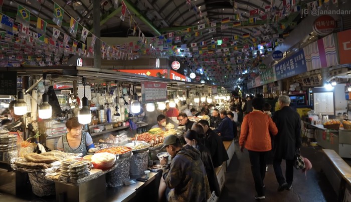 Pasar Gwangjang Pasar Gwangjang jadi favorit turis mancanegara di Korea Selatan.